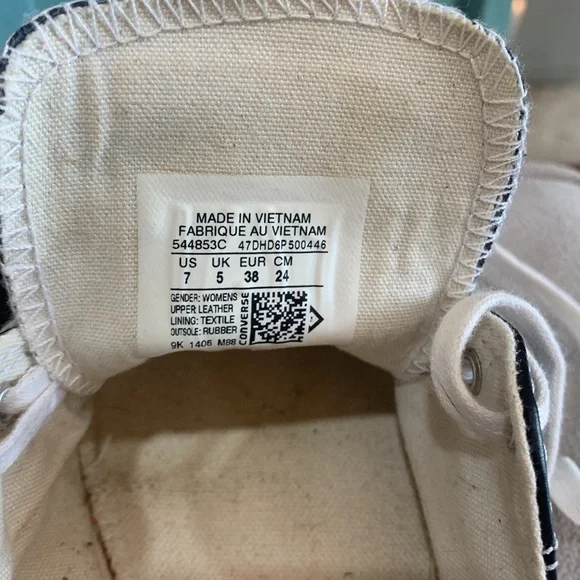 Leather Converse size 7 - Picture 3 of 3